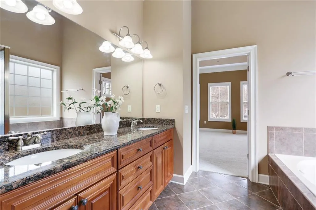 930 Telfair Close, Sandy Springs, Georgia 30350, 3 Bedrooms Bedrooms, ,3 BathroomsBathrooms,Residential,Sold,930 Telfair Close,6526400