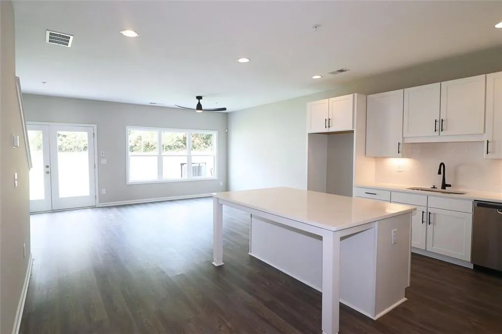 2920 Ilir Manor Nw, Atlanta, Georgia 30318, 3 Bedrooms Bedrooms, ,2 BathroomsBathrooms,Residential,Sold,2920 Ilir Manor Nw,7508355