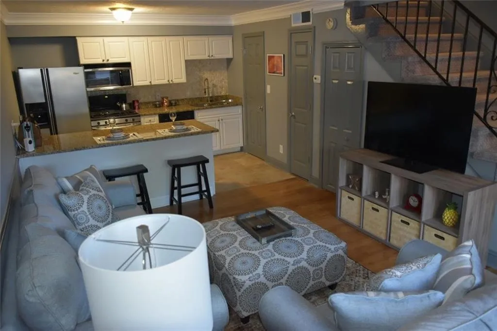 6980 Roswell Road Unit L7, Sandy Springs, Georgia 30328, 1 Bedroom Bedrooms, ,1 BathroomBathrooms,Residential,Sold,6980 Roswell Road Unit L7,6085975 6980 Roswell Road Unit L7, Sandy Springs, Georgia 30328, 1 Bedroom Bedrooms, ,1 BathroomBathrooms,Residential,Sold,6980 Roswell Road Unit L7,6085975