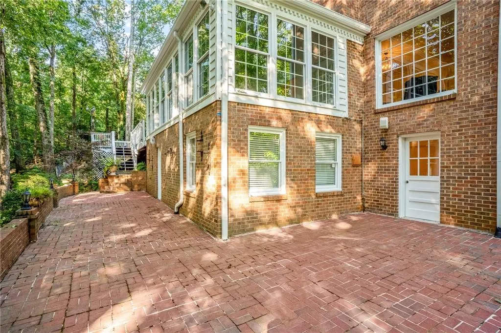755 River Gate Drive, Sandy Springs, Georgia 30350, 4 Bedrooms Bedrooms, ,3 BathroomsBathrooms,Residential,Sold,755 River Gate Drive,6765569