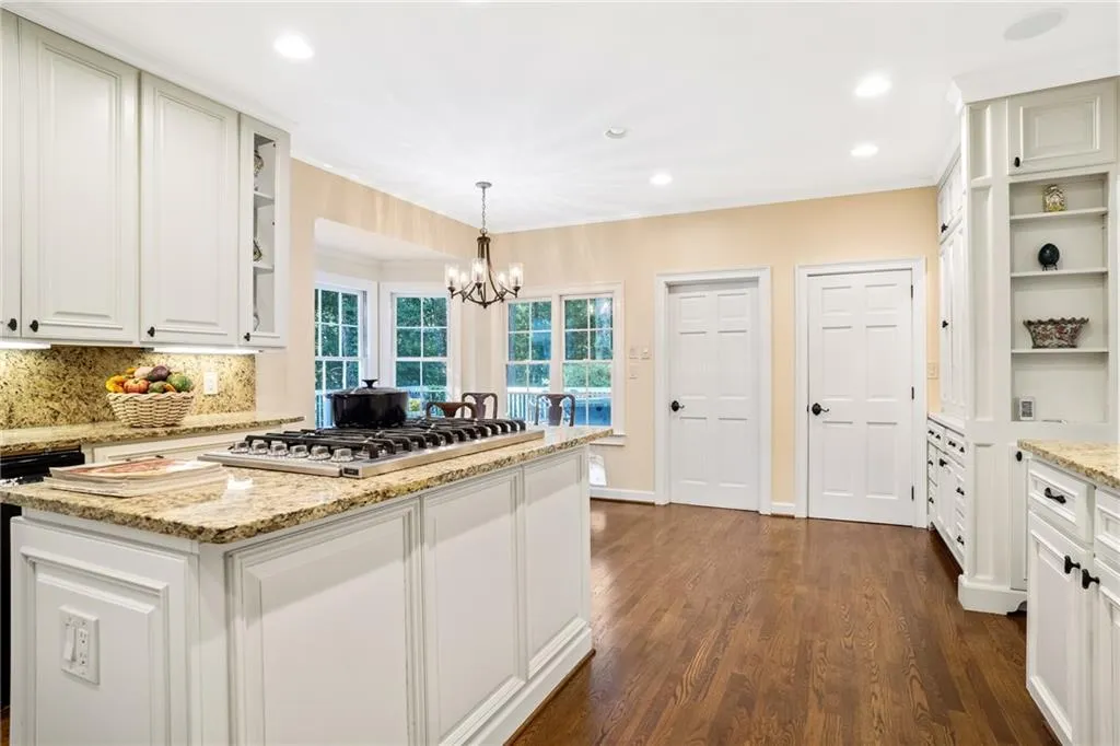 755 River Gate Drive, Sandy Springs, Georgia 30350, 4 Bedrooms Bedrooms, ,3 BathroomsBathrooms,Residential,Sold,755 River Gate Drive,6765569