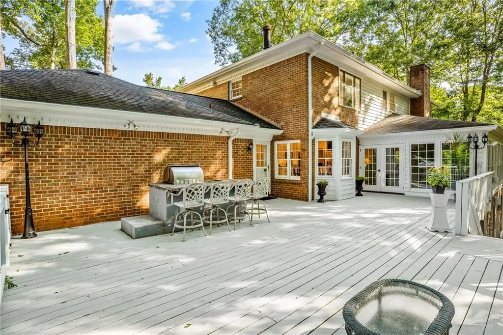 755 River Gate Drive, Sandy Springs, Georgia 30350, 4 Bedrooms Bedrooms, ,3 BathroomsBathrooms,Residential,Sold,755 River Gate Drive,6765569
