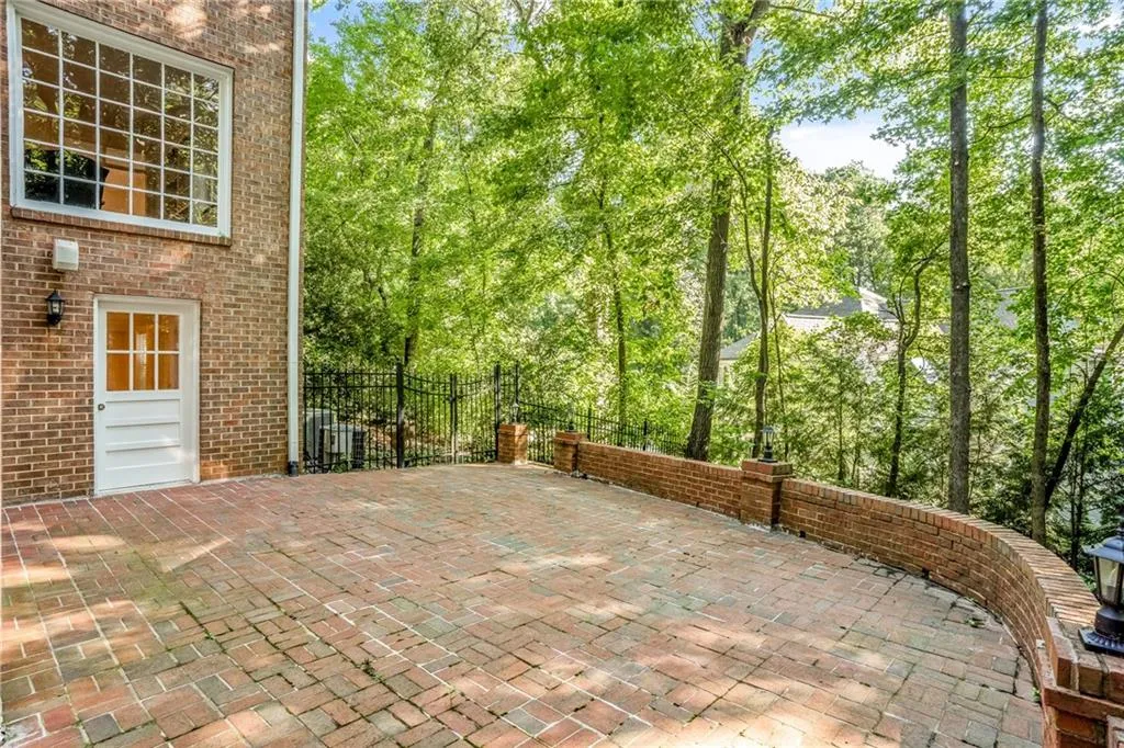 755 River Gate Drive, Sandy Springs, Georgia 30350, 4 Bedrooms Bedrooms, ,3 BathroomsBathrooms,Residential,Sold,755 River Gate Drive,6765569