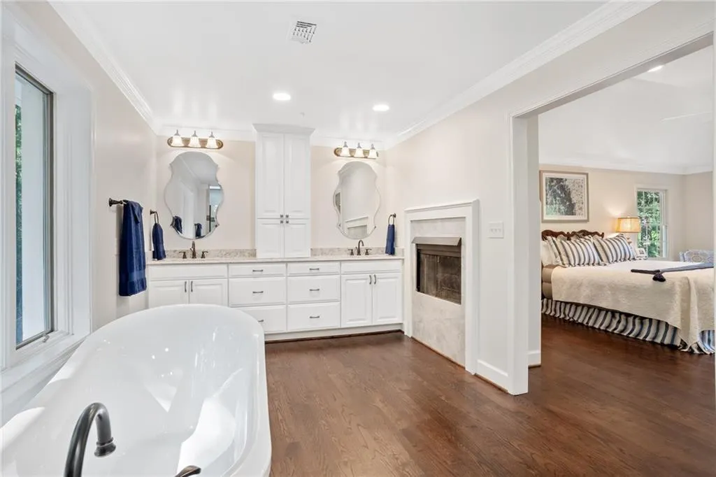 755 River Gate Drive, Sandy Springs, Georgia 30350, 4 Bedrooms Bedrooms, ,3 BathroomsBathrooms,Residential,Sold,755 River Gate Drive,6765569