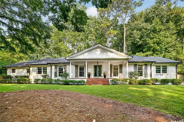 5680 Lake Forrest Drive Nw, Sandy Springs, Georgia 30342