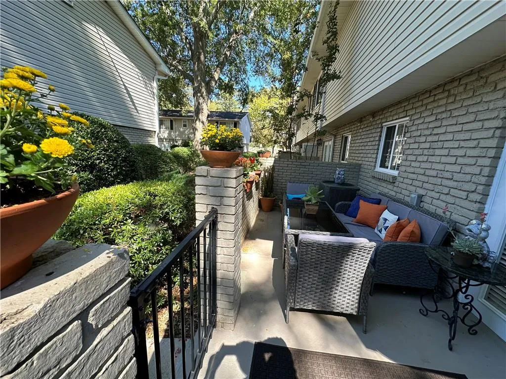 6940 Roswell Road Unit 7a, Atlanta, Georgia 30328, 3 Bedrooms Bedrooms, ,1 BathroomBathrooms,Residential,Sold,6940 Roswell Road Unit 7a,7116378