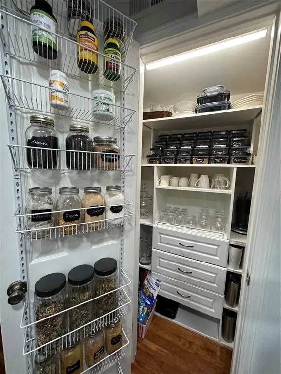 6940 Roswell Road Unit 7a, Atlanta, Georgia 30328, 3 Bedrooms Bedrooms, ,1 BathroomBathrooms,Residential,Sold,6940 Roswell Road Unit 7a,7116378