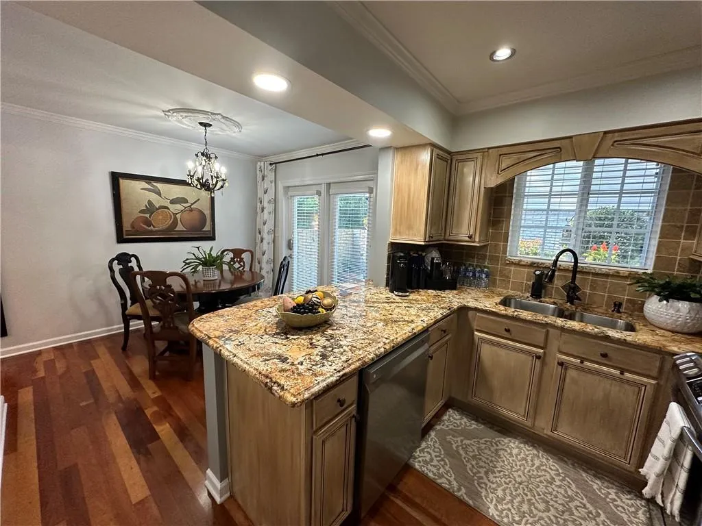 6940 Roswell Road Unit 7a, Atlanta, Georgia 30328, 3 Bedrooms Bedrooms, ,1 BathroomBathrooms,Residential,Sold,6940 Roswell Road Unit 7a,7116378