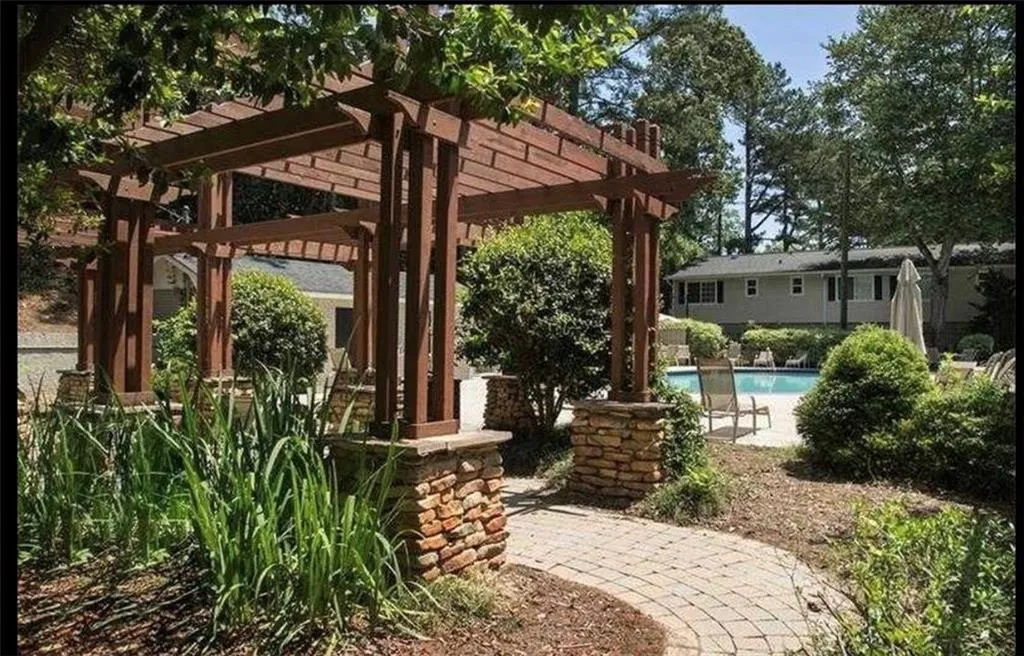 6940 Roswell Road Unit 7a, Atlanta, Georgia 30328, 3 Bedrooms Bedrooms, ,1 BathroomBathrooms,Residential,Sold,6940 Roswell Road Unit 7a,7116378