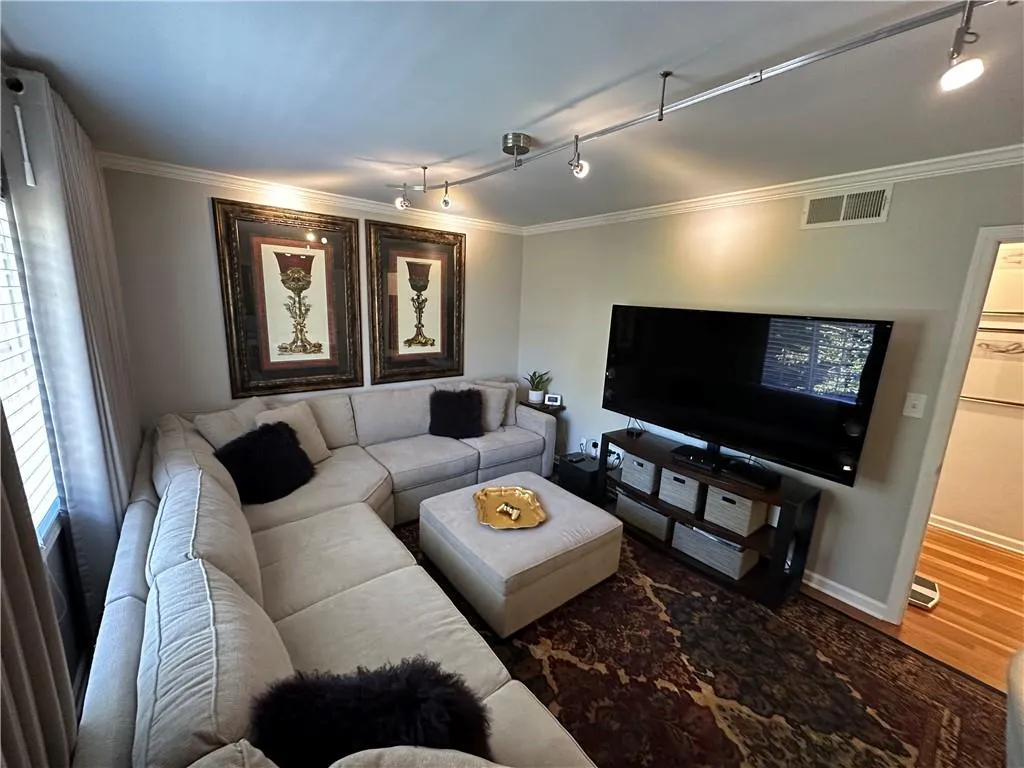 6940 Roswell Road Unit 7a, Atlanta, Georgia 30328, 3 Bedrooms Bedrooms, ,1 BathroomBathrooms,Residential,Sold,6940 Roswell Road Unit 7a,7116378