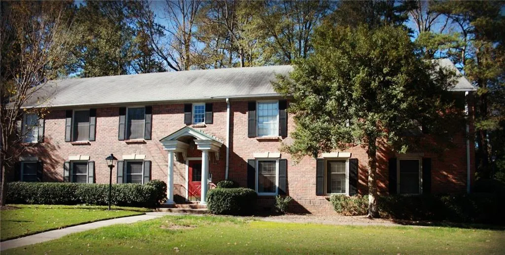 6700 Roswell Road Unit 2b, Sandy Springs, Georgia 30328, 3 Bedrooms Bedrooms, ,2 BathroomsBathrooms,Residential,Sold,6700 Roswell Road Unit 2b,5618876
