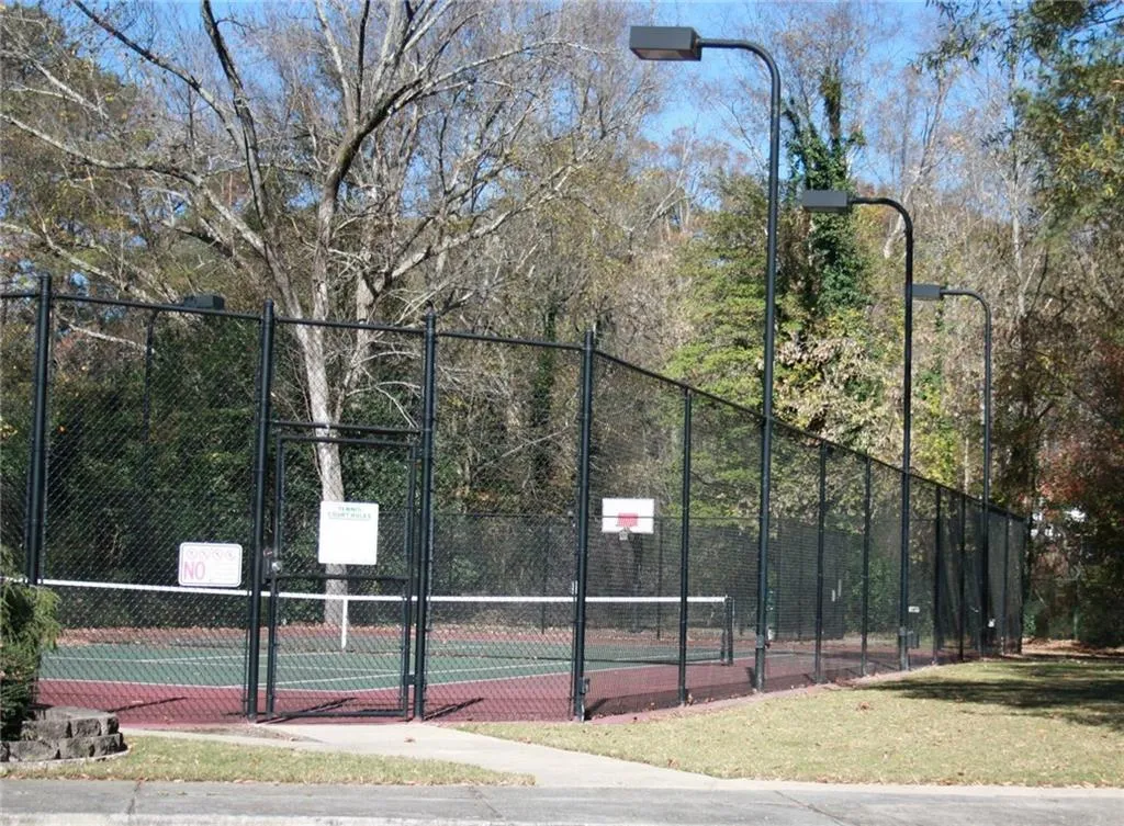 6700 Roswell Road Unit 2b, Sandy Springs, Georgia 30328, 3 Bedrooms Bedrooms, ,2 BathroomsBathrooms,Residential,Sold,6700 Roswell Road Unit 2b,5618876