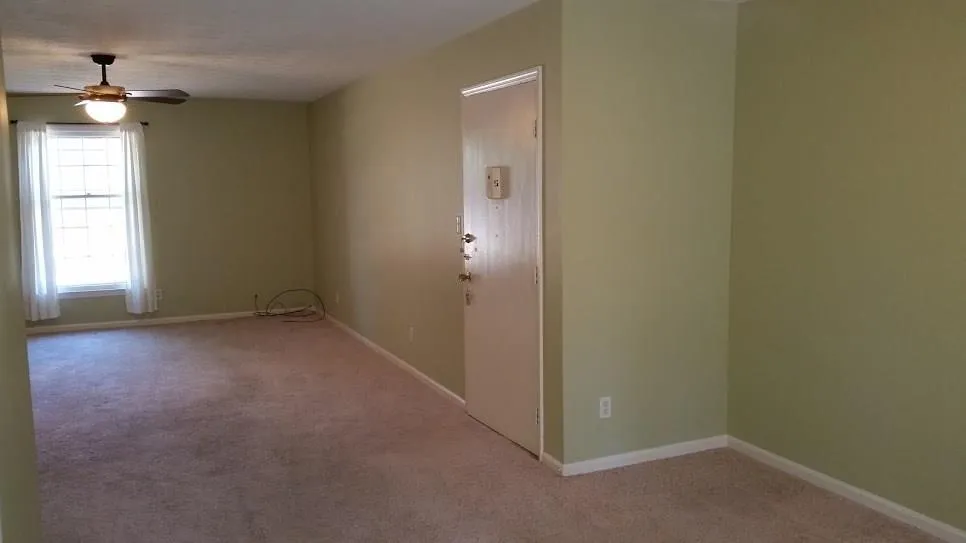 6700 Roswell Road Unit 2b, Sandy Springs, Georgia 30328, 3 Bedrooms Bedrooms, ,2 BathroomsBathrooms,Residential,Sold,6700 Roswell Road Unit 2b,5618876