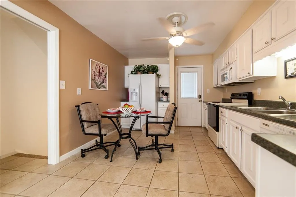 51 Forrest Place, Sandy Springs, Georgia 30328, 3 Bedrooms Bedrooms, ,3 BathroomsBathrooms,Residential,Sold,51 Forrest Place,5684237 51 Forrest Place, Sandy Springs, Georgia 30328, 3 Bedrooms Bedrooms, ,3 BathroomsBathrooms,Residential,Sold,51 Forrest Place,5684237