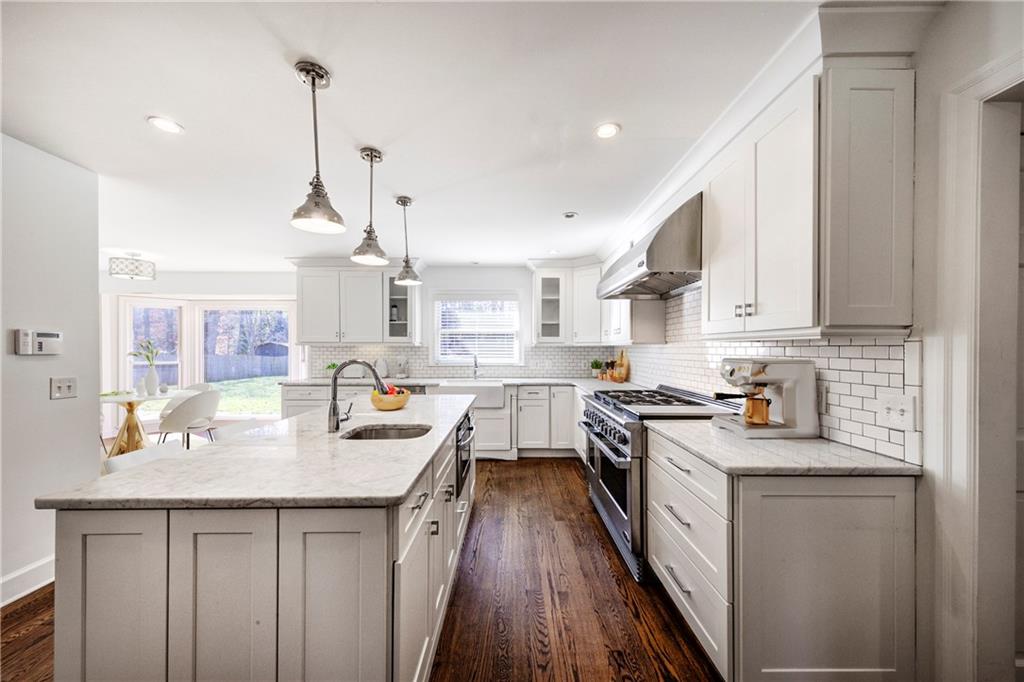 1320 Belmore Way, Sandy Springs, Georgia 30350, 5 Bedrooms Bedrooms, ,4 BathroomsBathrooms,Residential,Sold,1320 Belmore Way,7338989