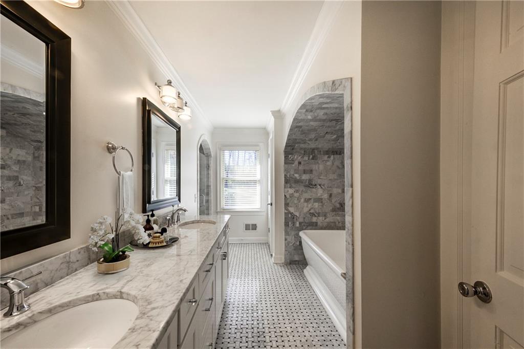 1320 Belmore Way, Sandy Springs, Georgia 30350, 5 Bedrooms Bedrooms, ,4 BathroomsBathrooms,Residential,Sold,1320 Belmore Way,7338989