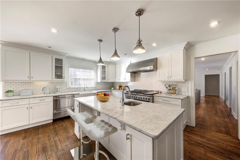 1320 Belmore Way, Sandy Springs, Georgia 30350, 5 Bedrooms Bedrooms, ,4 BathroomsBathrooms,Residential,Sold,1320 Belmore Way,7338989