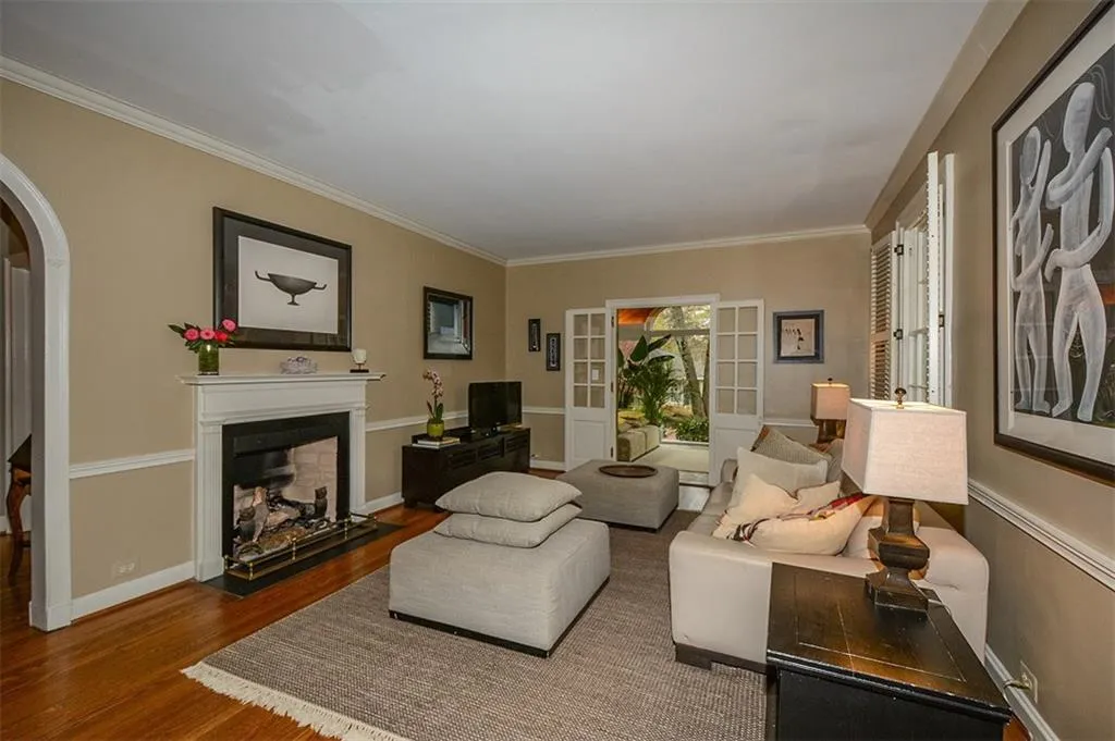 196 Peachtree Way Sw, Atlanta, Georgia 30305, 4 Bedrooms Bedrooms, ,4 BathroomsBathrooms,Residential,Sold,196 Peachtree Way Sw,5661250