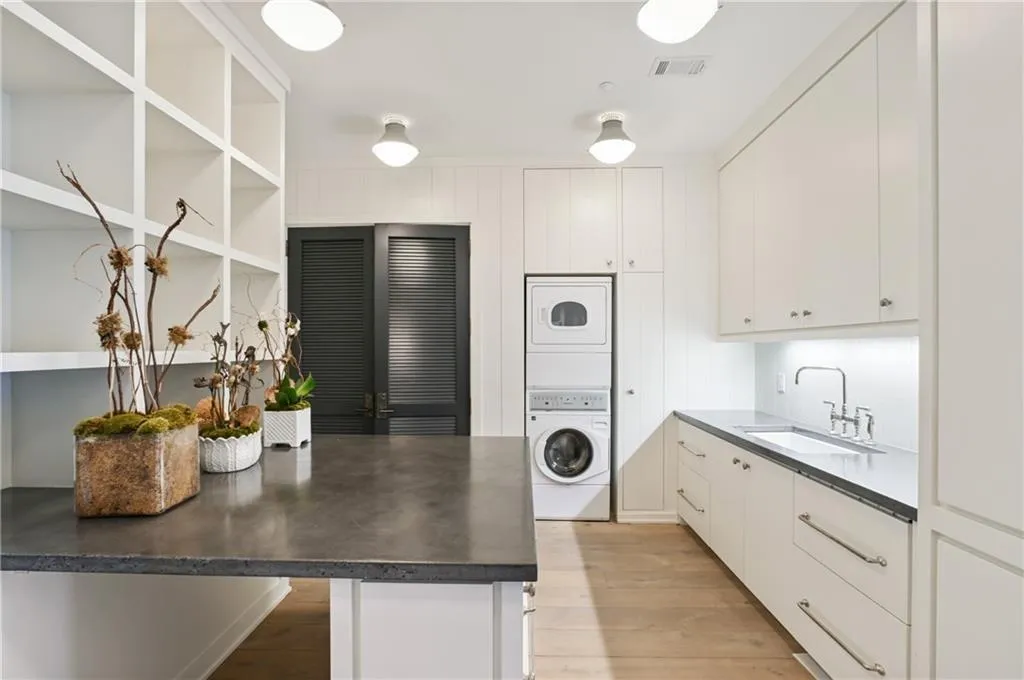 3630 Peachtree Road Ne Unit 3302, Atlanta, Georgia 30326, 3 Bedrooms Bedrooms, ,3 BathroomsBathrooms,Residential,For Sale,3630 Peachtree Road Ne Unit 3302,7542685