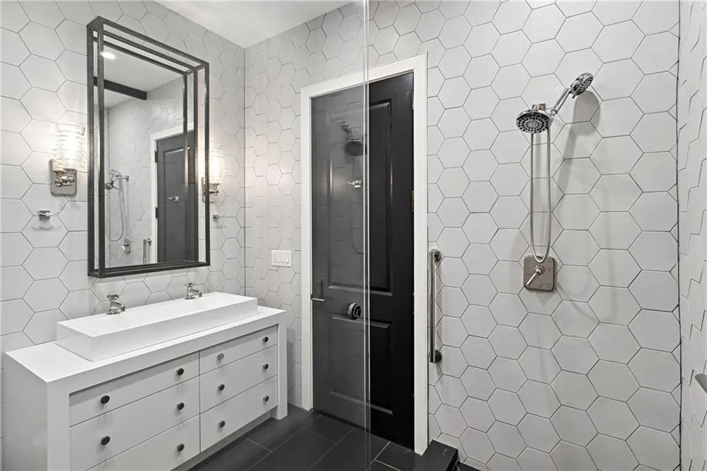 3630 Peachtree Road Ne Unit 3302, Atlanta, Georgia 30326, 3 Bedrooms Bedrooms, ,3 BathroomsBathrooms,Residential,For Sale,3630 Peachtree Road Ne Unit 3302,7542685