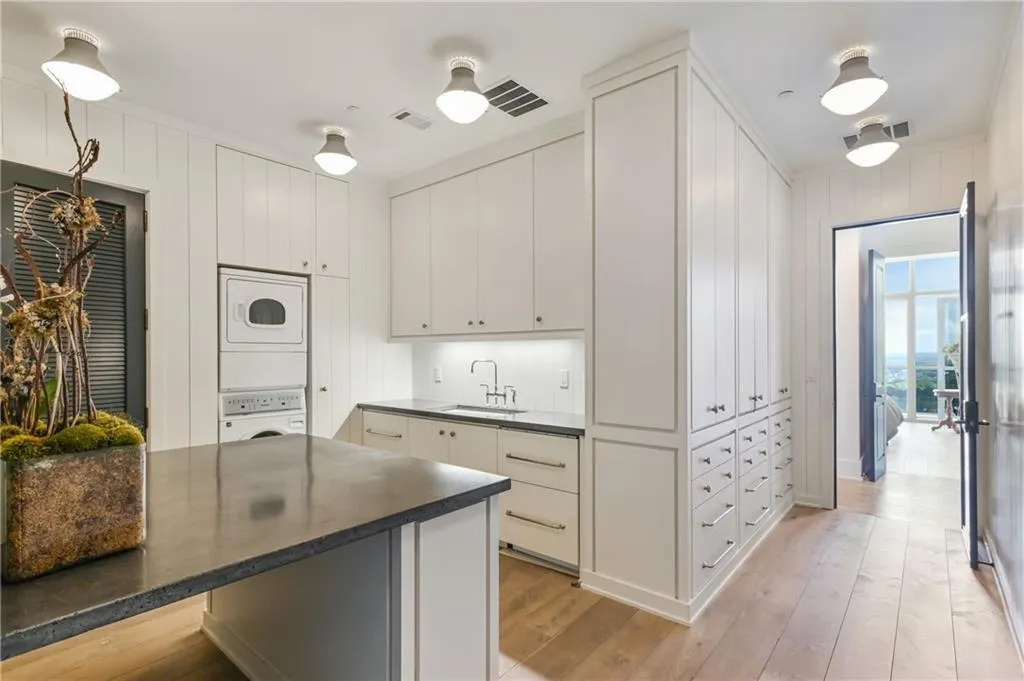 3630 Peachtree Road Ne Unit 3302, Atlanta, Georgia 30326, 3 Bedrooms Bedrooms, ,3 BathroomsBathrooms,Residential,For Sale,3630 Peachtree Road Ne Unit 3302,7542685