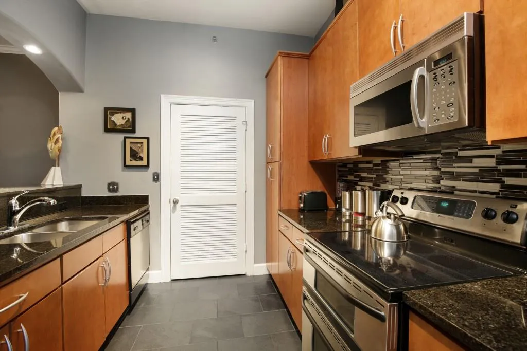 3445 Stratford Road Ne Unit 308, Atlanta, Georgia 30326, 1 Bedroom Bedrooms, ,1 BathroomBathrooms,Residential,Sold,3445 Stratford Road Ne Unit 308,6607247