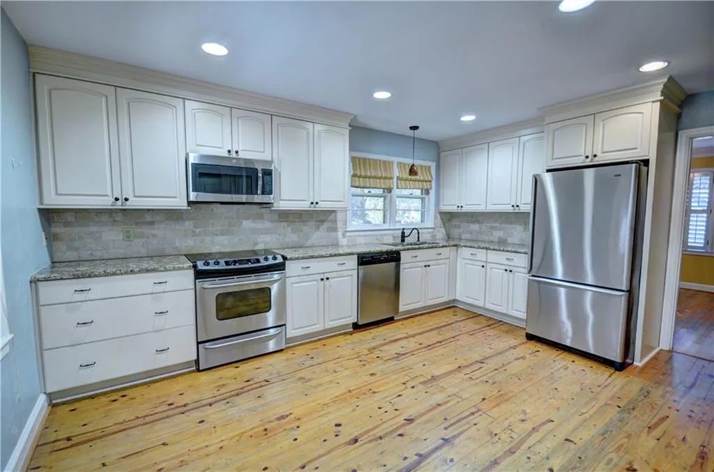 444 Hilderbrand Drive, Sandy Springs, Georgia 30328, 2 Bedrooms Bedrooms, ,1 BathroomBathrooms,Residential,Sold,444 Hilderbrand Drive,6810376
