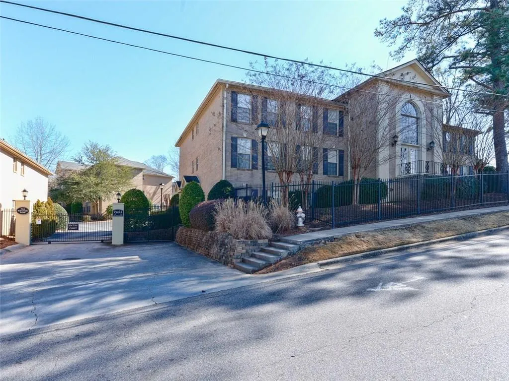 750 Dalrymple Road Unit L1, Atlanta, Georgia 30328, 2 Bedrooms Bedrooms, ,2 BathroomsBathrooms,Residential,Sold,750 Dalrymple Road Unit L1,5962781