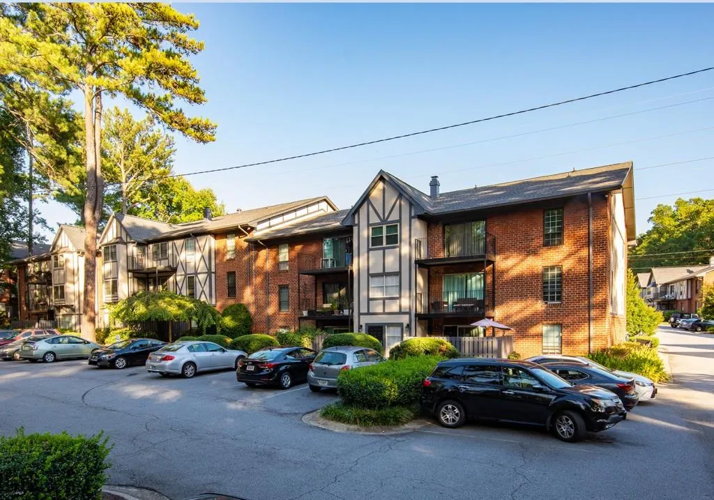 6851 Roswell Road Unit N9, Sandy Springs, Georgia 30328, 2 Bedrooms Bedrooms, ,1 BathroomBathrooms,Residential,Sold,6851 Roswell Road Unit N9,6623051