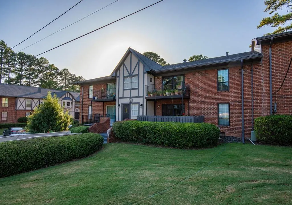 6851 Roswell Road Unit N9, Sandy Springs, Georgia 30328, 2 Bedrooms Bedrooms, ,1 BathroomBathrooms,Residential,Sold,6851 Roswell Road Unit N9,6623051