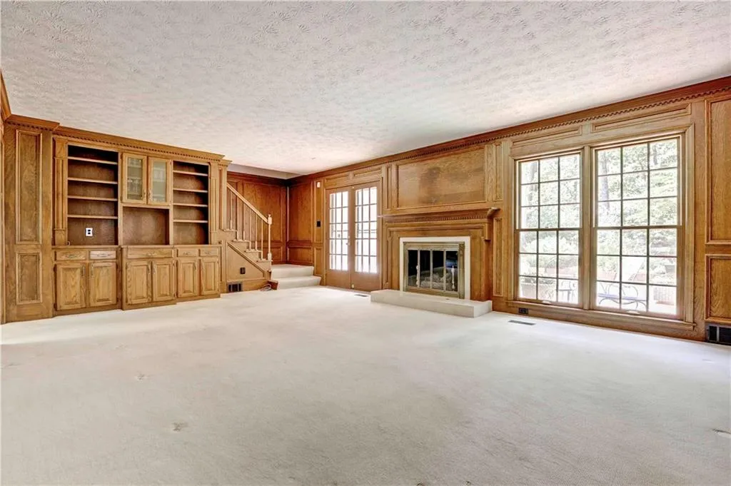6940 Hunters Knoll, Sandy Springs, Georgia 30328, 5 Bedrooms Bedrooms, ,4 BathroomsBathrooms,Residential,Sold,6940 Hunters Knoll,5723834