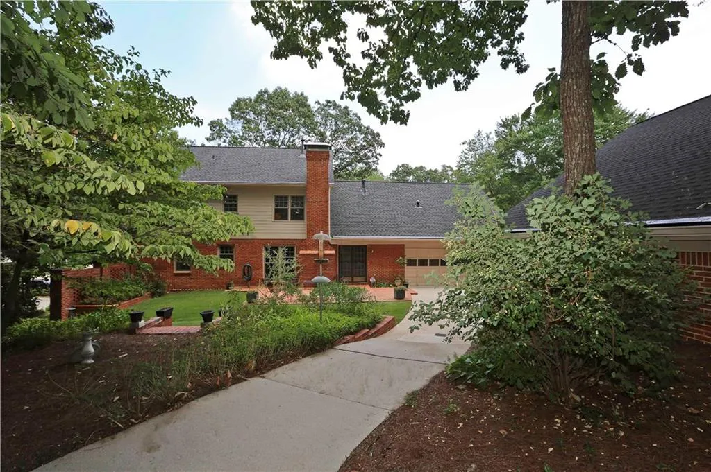 6940 Hunters Knoll, Sandy Springs, Georgia 30328, 5 Bedrooms Bedrooms, ,4 BathroomsBathrooms,Residential,Sold,6940 Hunters Knoll,5723834