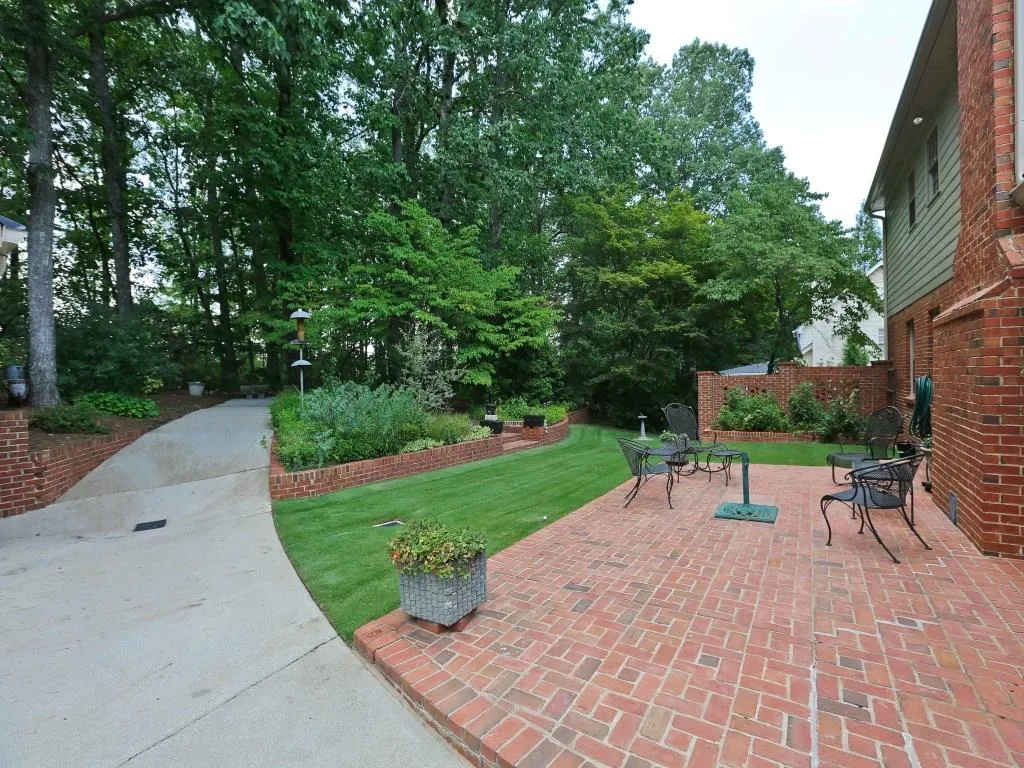 6940 Hunters Knoll, Sandy Springs, Georgia 30328, 5 Bedrooms Bedrooms, ,4 BathroomsBathrooms,Residential,Sold,6940 Hunters Knoll,5723834
