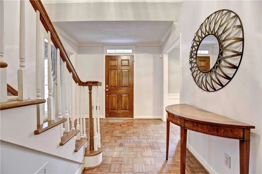 6940 Hunters Knoll, Sandy Springs, Georgia 30328, 5 Bedrooms Bedrooms, ,4 BathroomsBathrooms,Residential,Sold,6940 Hunters Knoll,5723834