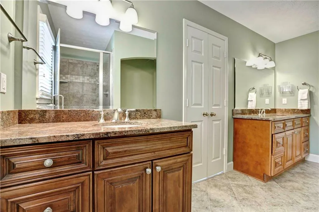 6940 Hunters Knoll, Sandy Springs, Georgia 30328, 5 Bedrooms Bedrooms, ,4 BathroomsBathrooms,Residential,Sold,6940 Hunters Knoll,5723834