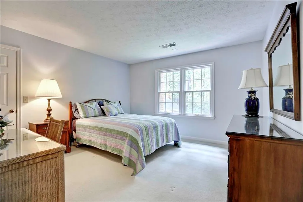6940 Hunters Knoll, Sandy Springs, Georgia 30328, 5 Bedrooms Bedrooms, ,4 BathroomsBathrooms,Residential,Sold,6940 Hunters Knoll,5723834