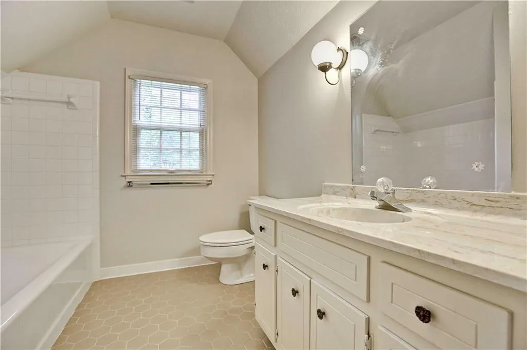 6940 Hunters Knoll, Sandy Springs, Georgia 30328, 5 Bedrooms Bedrooms, ,4 BathroomsBathrooms,Residential,Sold,6940 Hunters Knoll,5723834