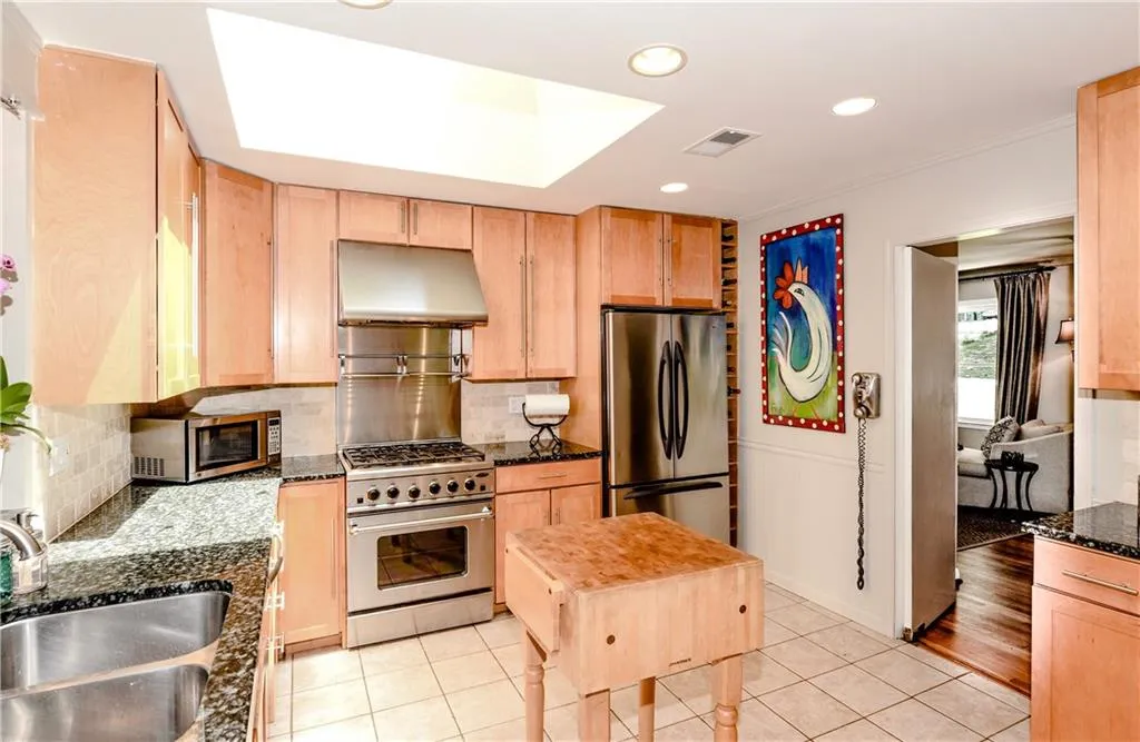 770 Starlight Lane, Sandy Springs, Georgia 30342, 5 Bedrooms Bedrooms, ,3 BathroomsBathrooms,Residential,Sold,770 Starlight Lane,5855811