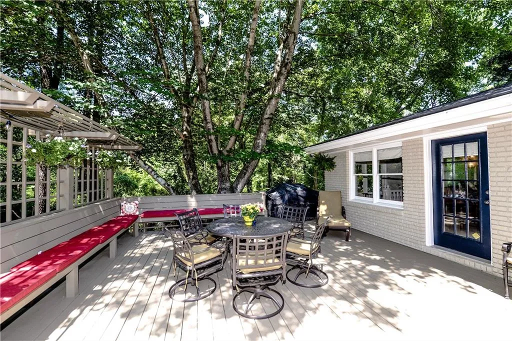 770 Starlight Lane, Sandy Springs, Georgia 30342, 5 Bedrooms Bedrooms, ,3 BathroomsBathrooms,Residential,Sold,770 Starlight Lane,5855811