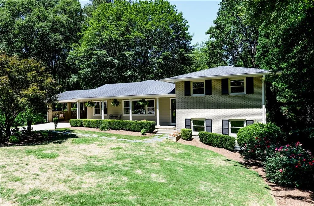 770 Starlight Lane, Sandy Springs, Georgia 30342, 5 Bedrooms Bedrooms, ,3 BathroomsBathrooms,Residential,Sold,770 Starlight Lane,5855811