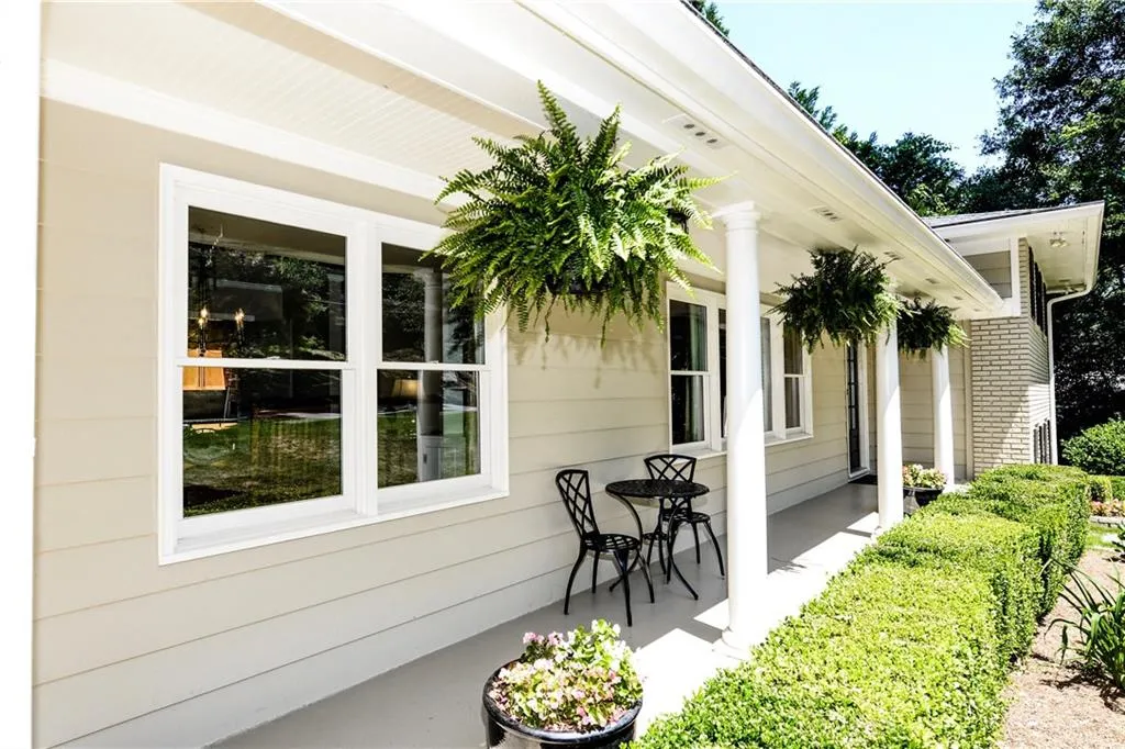 770 Starlight Lane, Sandy Springs, Georgia 30342, 5 Bedrooms Bedrooms, ,3 BathroomsBathrooms,Residential,Sold,770 Starlight Lane,5855811