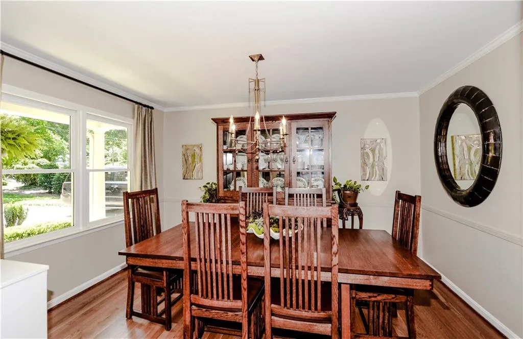 770 Starlight Lane, Sandy Springs, Georgia 30342, 5 Bedrooms Bedrooms, ,3 BathroomsBathrooms,Residential,Sold,770 Starlight Lane,5855811