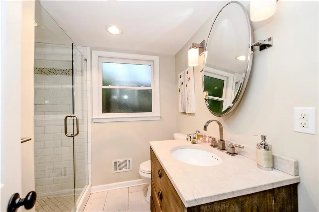 770 Starlight Lane, Sandy Springs, Georgia 30342, 5 Bedrooms Bedrooms, ,3 BathroomsBathrooms,Residential,Sold,770 Starlight Lane,5855811