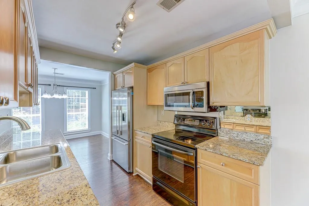 601 Masons Creek Circle, Sandy Springs, Georgia 30350, 2 Bedrooms Bedrooms, ,2 BathroomsBathrooms,Residential,Sold,601 Masons Creek Circle,6773008