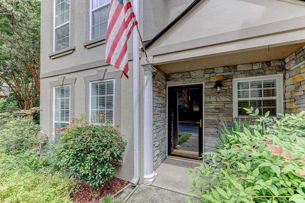 601 Masons Creek Circle, Sandy Springs, Georgia 30350, 2 Bedrooms Bedrooms, ,2 BathroomsBathrooms,Residential,Sold,601 Masons Creek Circle,6773008