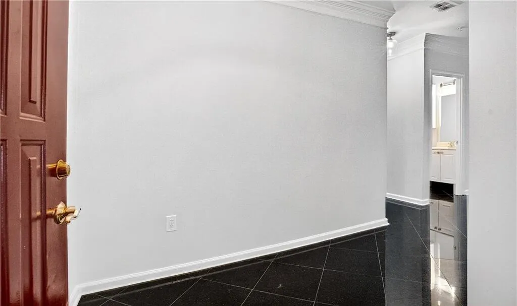 3334 Peachtree Road Ne Unit 103, Atlanta, Georgia 30326, 2 Bedrooms Bedrooms, ,2 BathroomsBathrooms,Residential,For Sale,3334 Peachtree Road Ne Unit 103,7618069