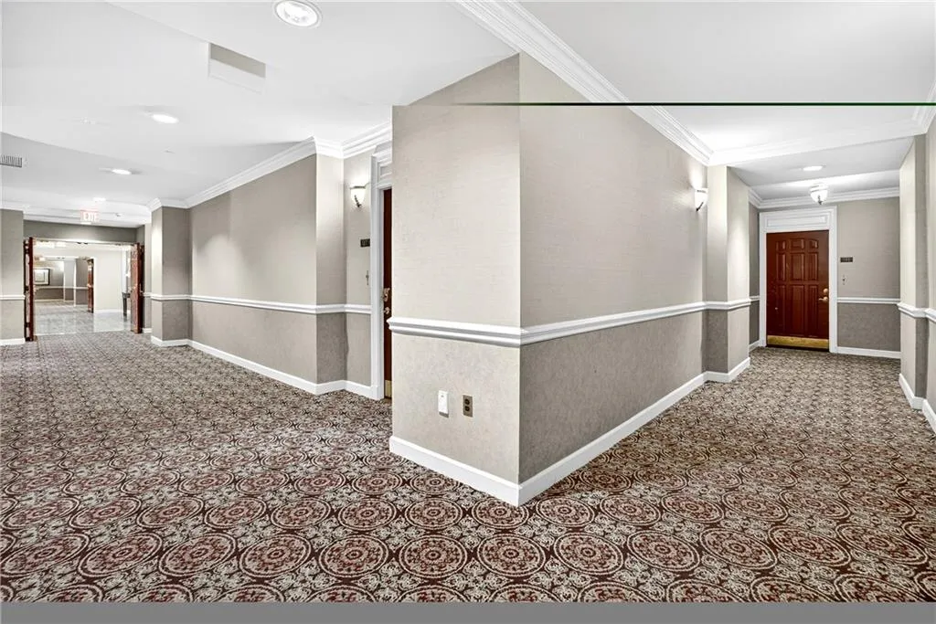 3334 Peachtree Road Ne Unit 103, Atlanta, Georgia 30326, 2 Bedrooms Bedrooms, ,2 BathroomsBathrooms,Residential,For Sale,3334 Peachtree Road Ne Unit 103,7618069