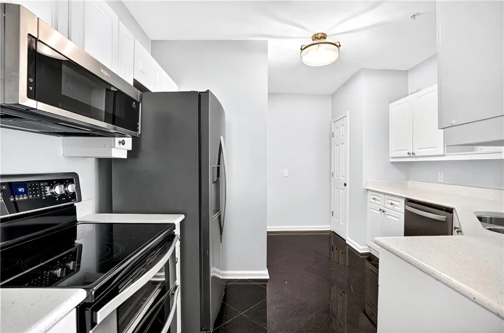 3334 Peachtree Road Ne Unit 103, Atlanta, Georgia 30326, 2 Bedrooms Bedrooms, ,2 BathroomsBathrooms,Residential,For Sale,3334 Peachtree Road Ne Unit 103,7618069