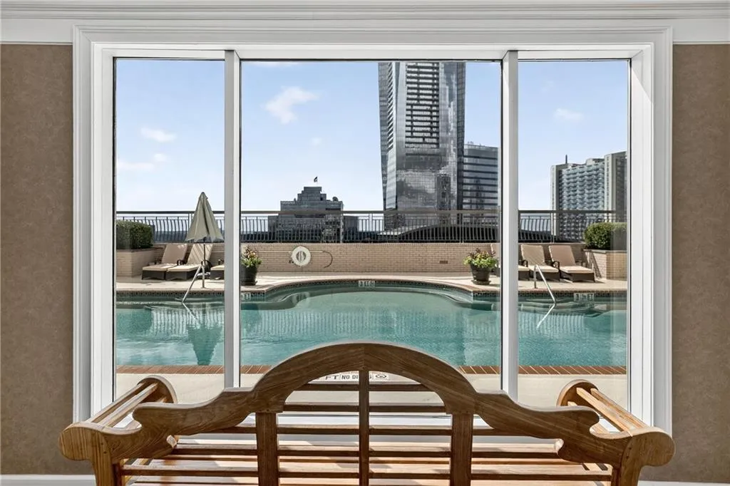 3334 Peachtree Road Ne Unit 103, Atlanta, Georgia 30326, 2 Bedrooms Bedrooms, ,2 BathroomsBathrooms,Residential,For Sale,3334 Peachtree Road Ne Unit 103,7618069
