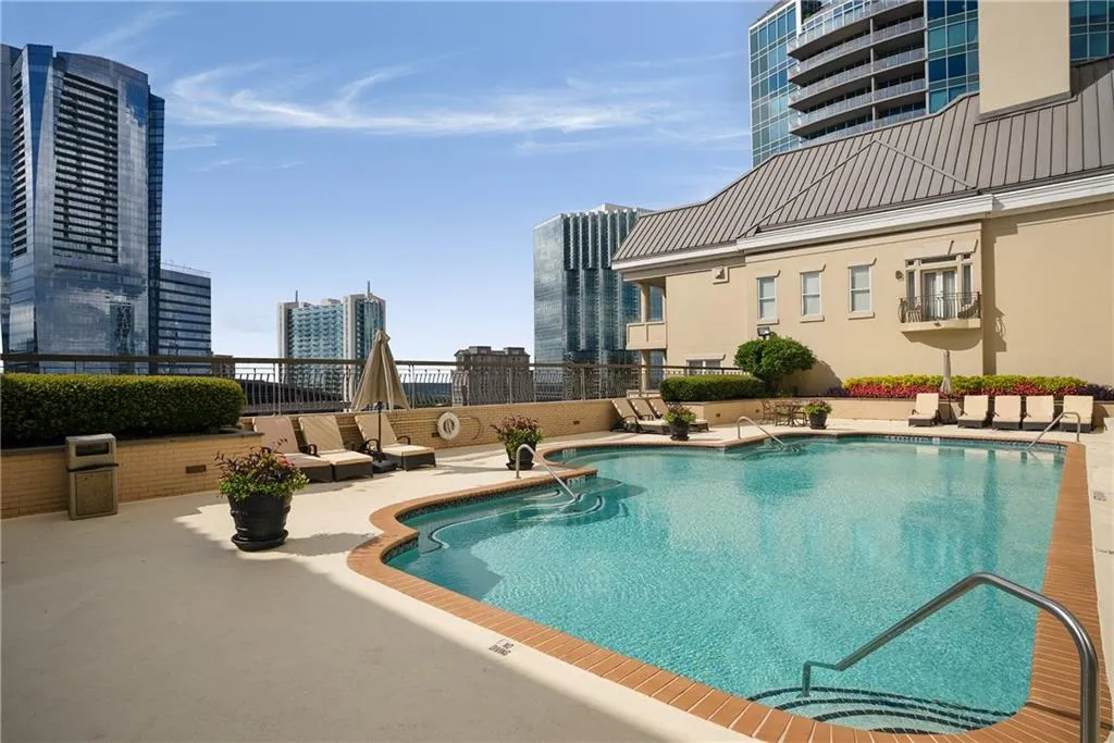 3334 Peachtree Road Ne Unit 103, Atlanta, Georgia 30326, 2 Bedrooms Bedrooms, ,2 BathroomsBathrooms,Residential,For Sale,3334 Peachtree Road Ne Unit 103,7618069